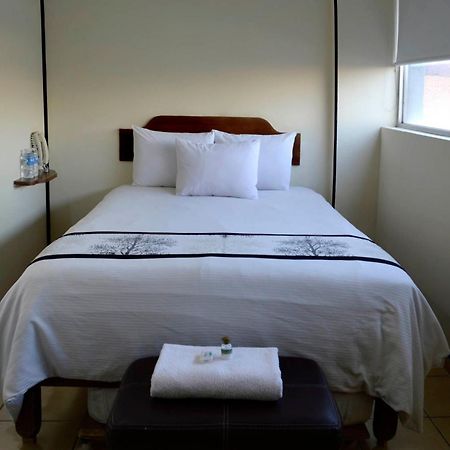 Hotel Mateos 1215 レオン エクステリア 写真