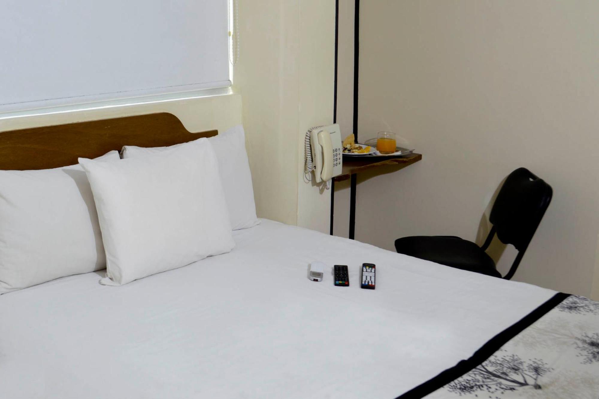 Hotel Mateos 1215 レオン エクステリア 写真