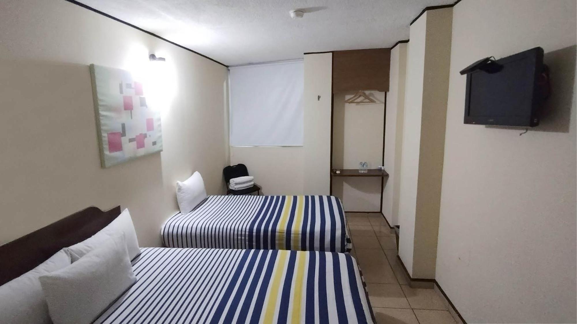 Hotel Mateos 1215 レオン エクステリア 写真