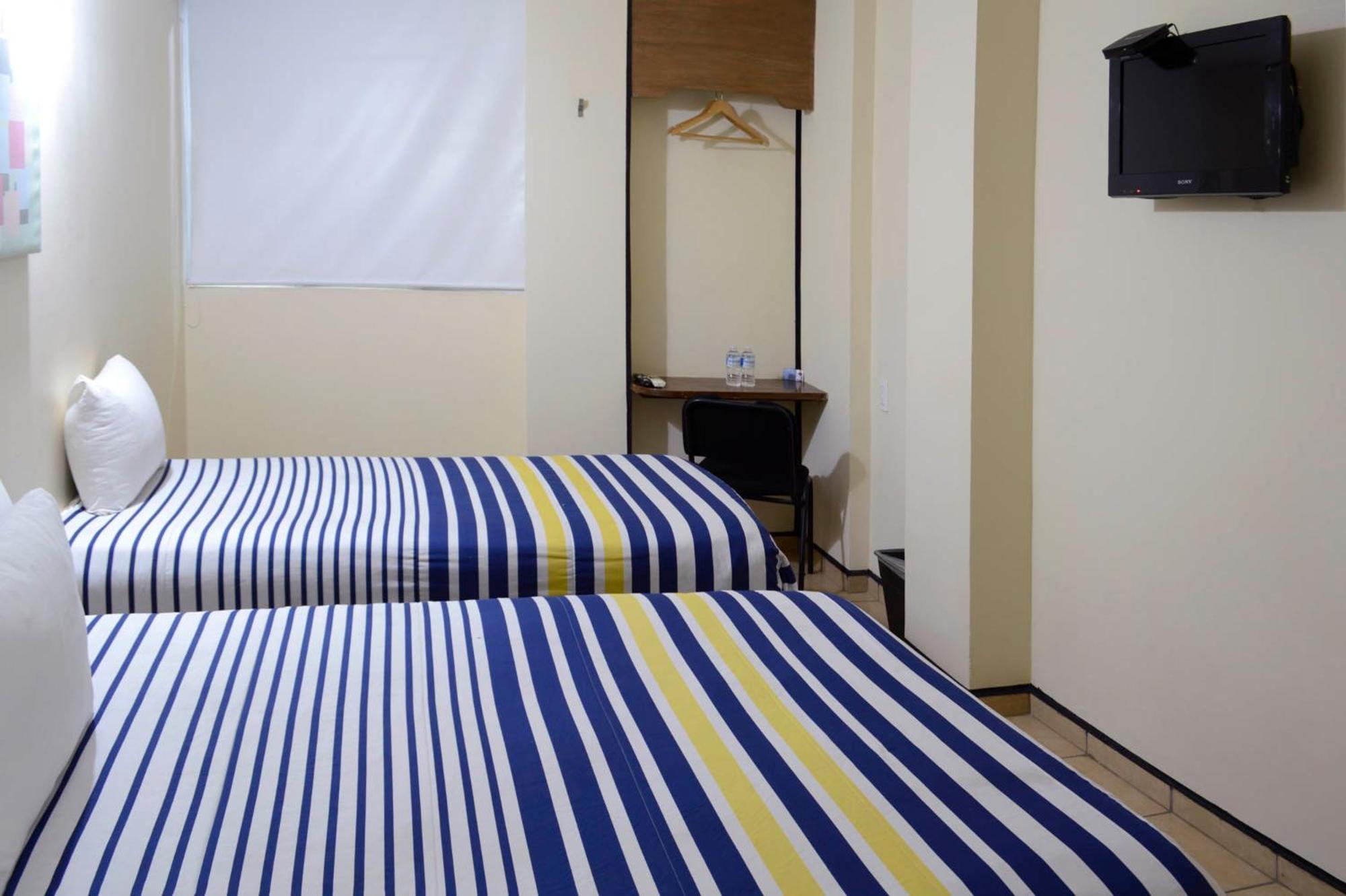Hotel Mateos 1215 レオン エクステリア 写真